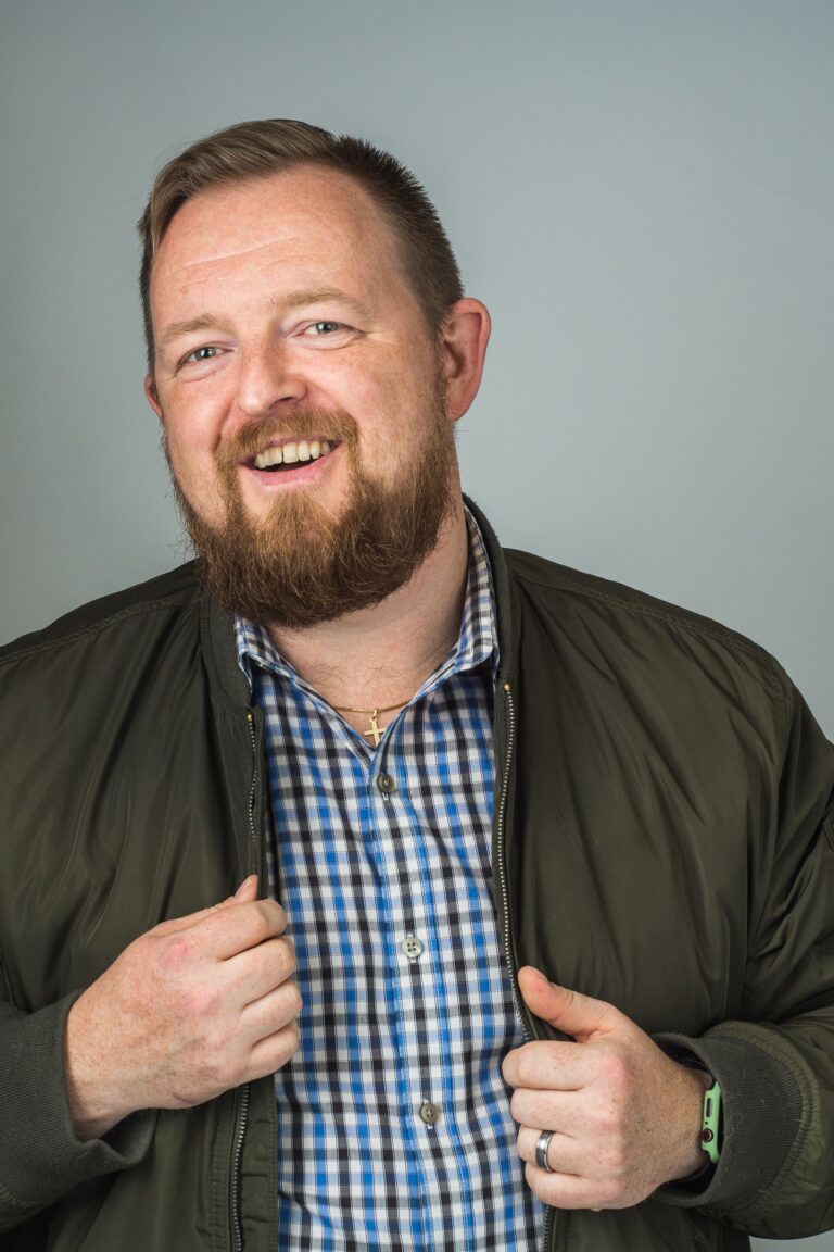 Bomberjacketsmile 768x1152